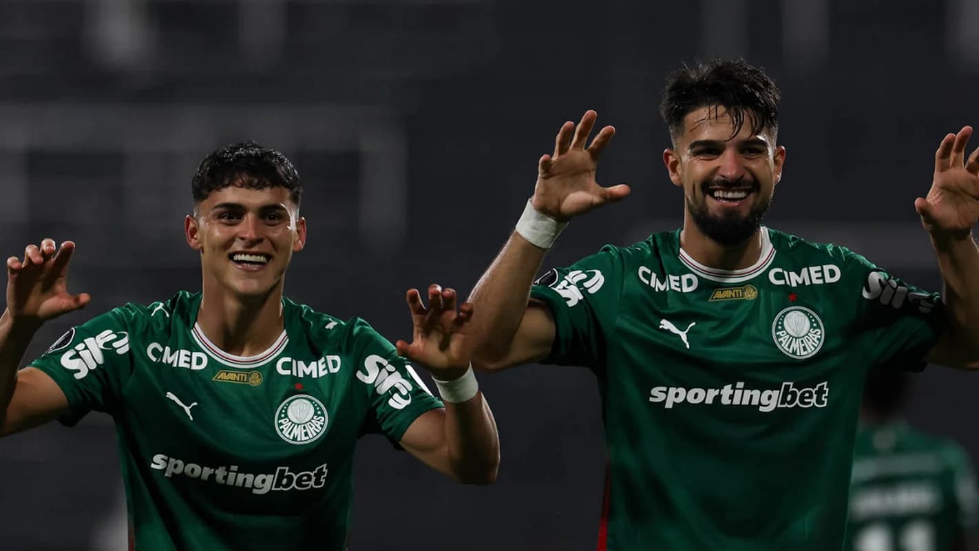 Jogadores do Palmeiras comemoram gol em partida da Copa Libertadores