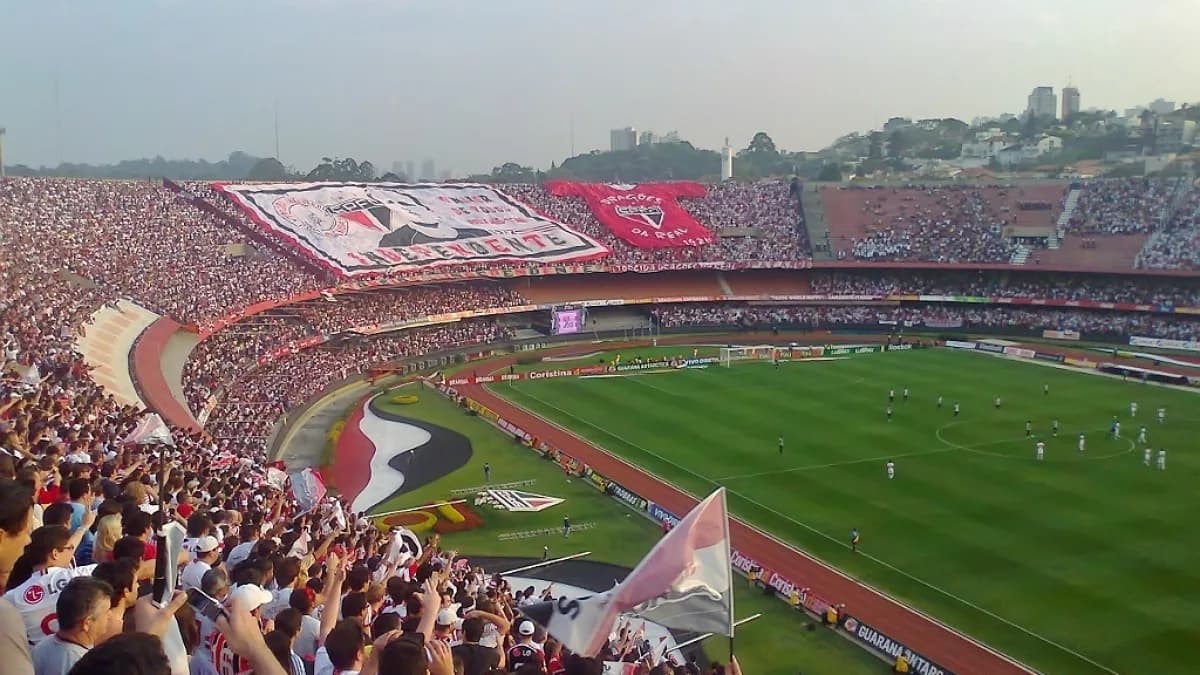 Torcida do São Paulo lota as arquibancadas do Morumbi em jogo no estádio, foto de arquivo