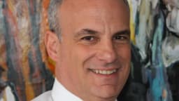 Retrato do cientista político Alberto Carlos Almeida sorrindo