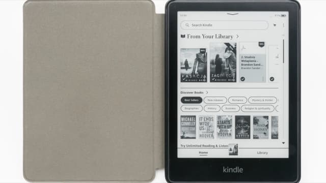 Kindle Paperwhite aberto mostrando a tela inicial da loja de livros