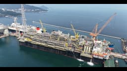 Plataforma de petróleo P-79 da Petrobras vista de cima, em estaleiro