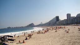 Vista geral da praia de Copacabana, no Rio de Janeiro