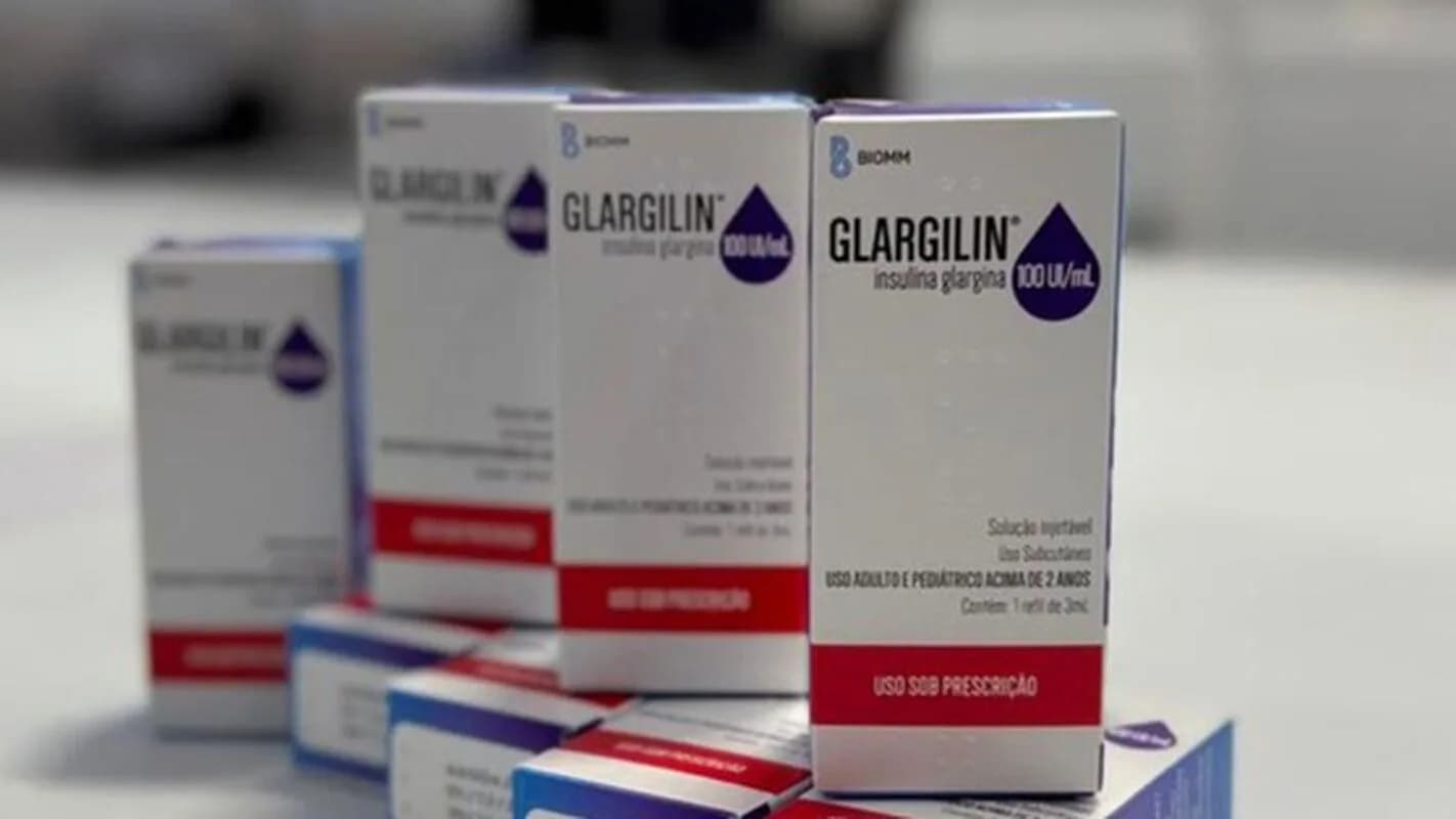 Caixas de insulina em prateleira, foto de arquivo de medicamento para diabetes