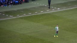 Antony em campo com a camisa do Real Betis