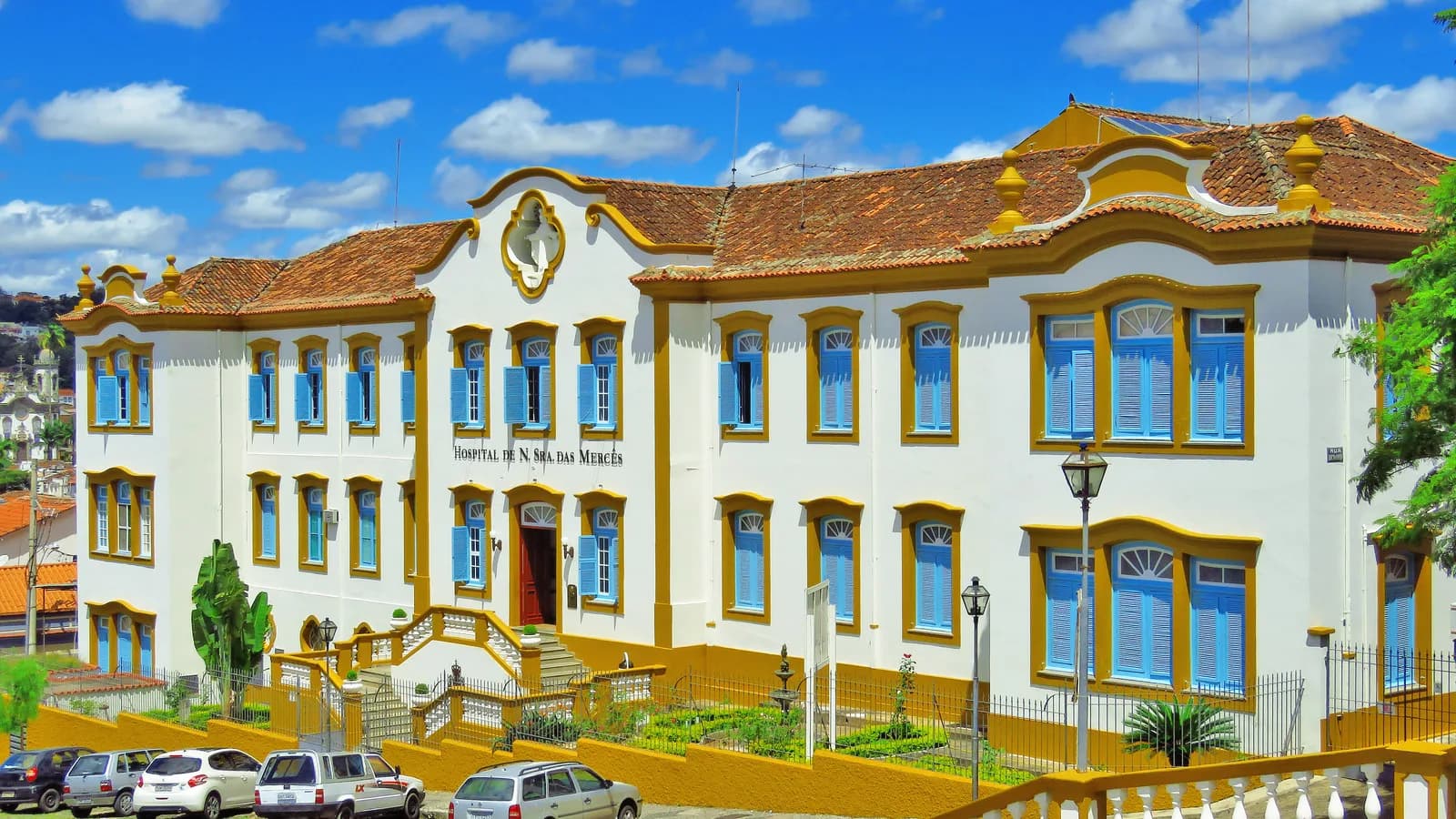 Fachada histórica de prédio público em São João del-Rei (MG)