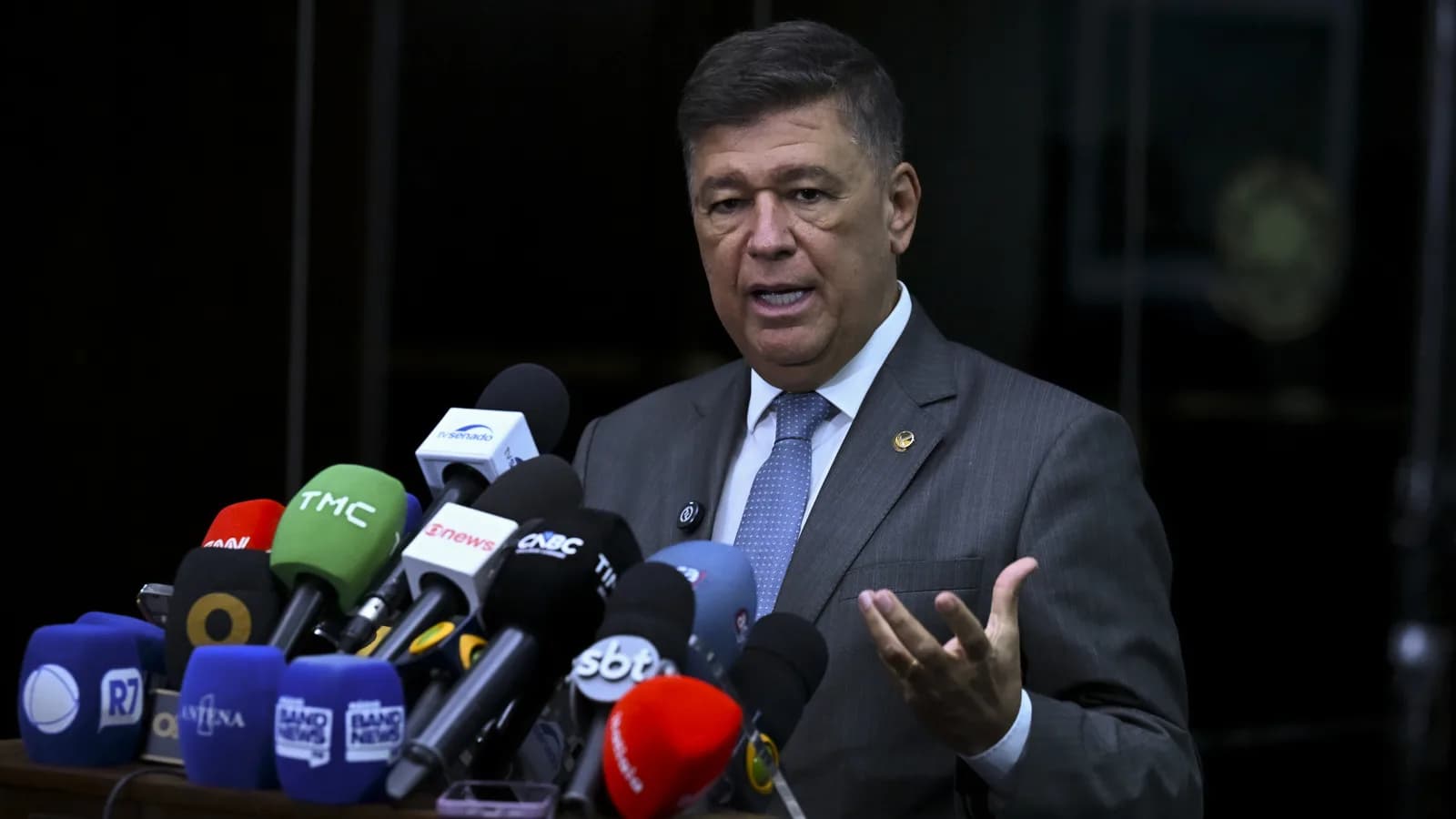 Senador Carlos Viana concede entrevista coletiva a jornalistas