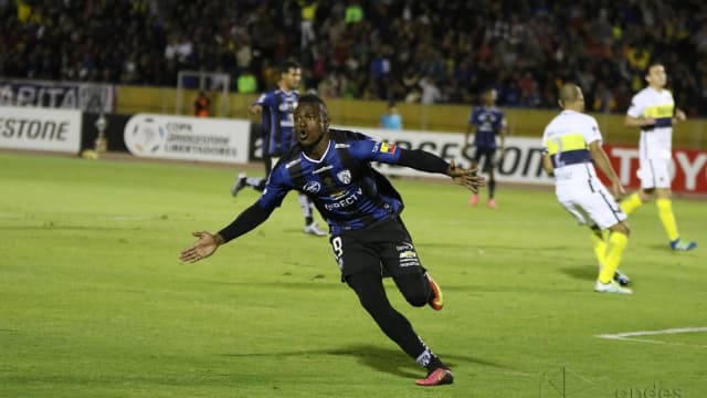 Jogador do Independiente del Valle comemora gol em partida da Libertadores no Estádio Olímpico Atahualpa (foto de arquivo, 2016)