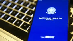 Aplicativo Carteira de Trabalho Digital aberto na tela de um smartphone