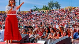 Multidão acompanha discurso durante o lançamento oficial da campanha de reeleição de Lula, em agosto de 2026