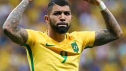 Gabriel Barbosa comemora em jogo pela Seleção Brasileira