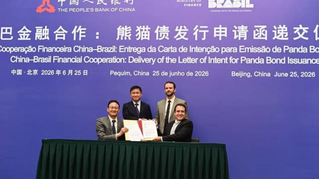 Representantes do Brasil e da China assinam acordo de cooperação financeira em cerimônia em Pequim