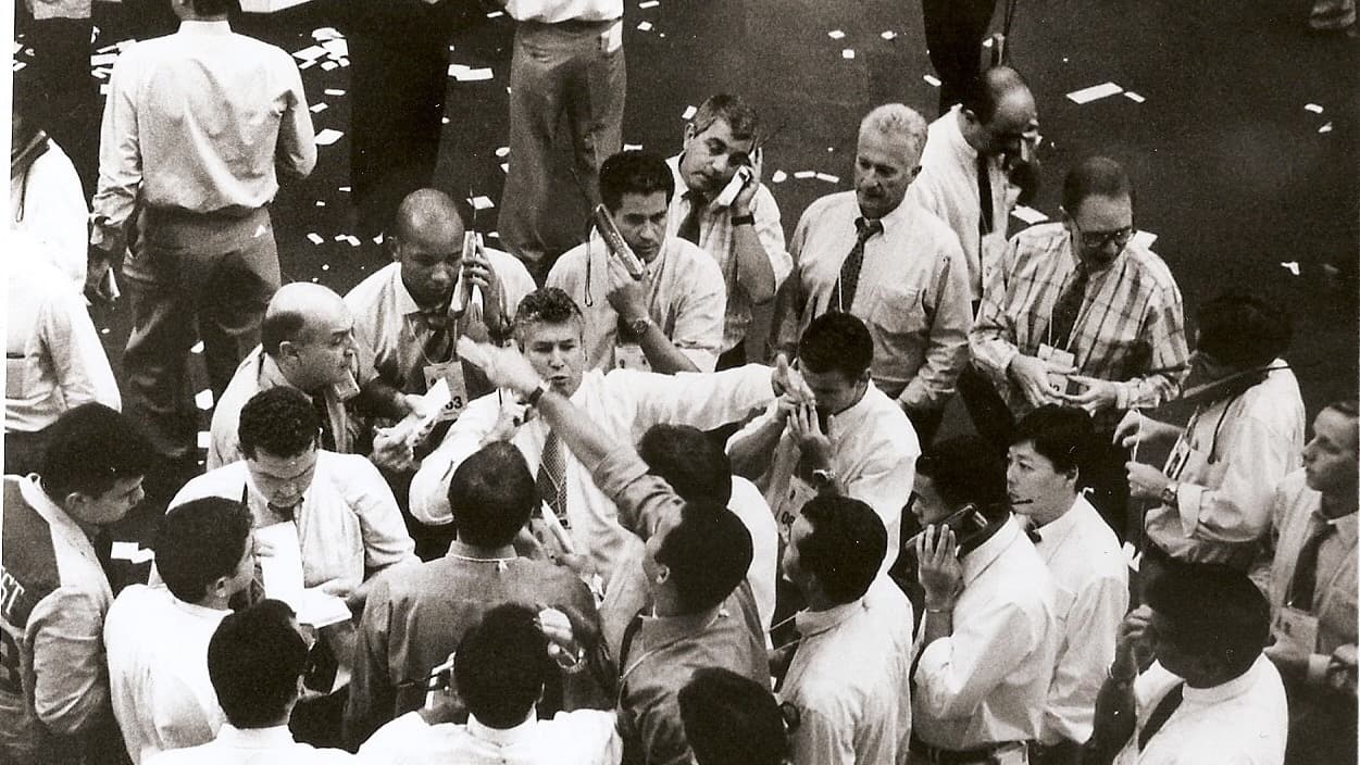 Operadores em pregão de bolsa de valores, movimentação de mercado (imagem de arquivo)