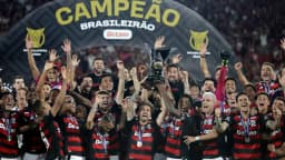 Jogadores do Flamengo comemoram título do Brasileirão em foto de arquivo