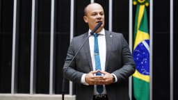 O deputado federal Cabo Gilberto Silva discursa no plenário da Câmara dos Deputados