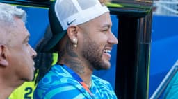 Neymar sorri durante evento da Seleção Brasileira em 2026 (foto de arquivo, não é do jogo contra o Remo)