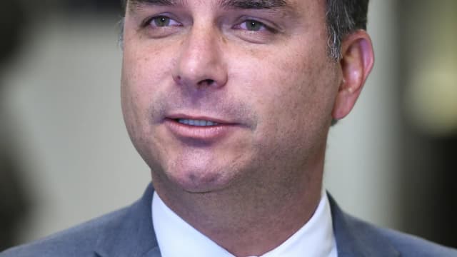 Senador Flávio Bolsonaro concede entrevista a jornalistas