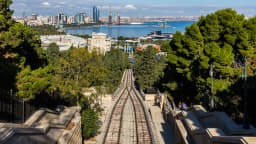 Vista panorâmica de Baku, capital do Azerbaijão e sede do GP de Fórmula 1