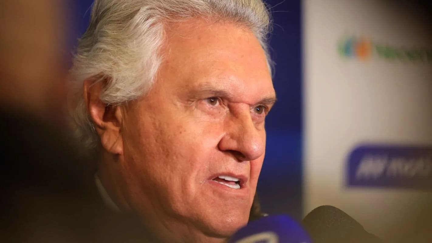Ronaldo Caiado fala a jornalistas no Fórum Abdib Eleições 2026, em foto de arquivo de agosto.