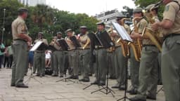 Policiais da Brigada Militar do Rio Grande do Sul em formatura, fardados