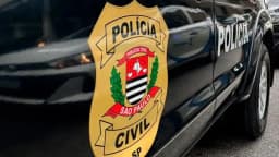 Distintivo e viatura da Polícia Civil de São Paulo, foto de contexto sobre a investigação