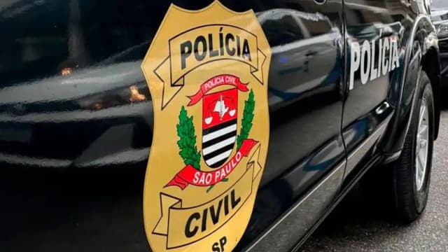 Distintivo e viatura da Polícia Civil de São Paulo, foto de contexto sobre a investigação