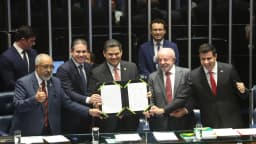 Davi Alcolumbre durante cerimônia de promulgação da PEC que acaba com a escala 6x1, no Senado