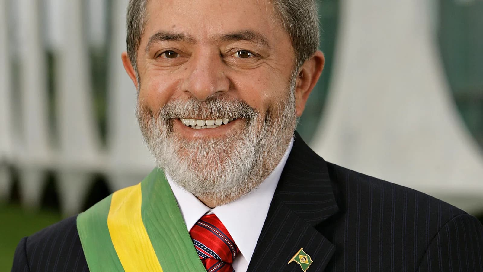 Retrato oficial do presidente Luiz Inácio Lula da Silva com a faixa presidencial