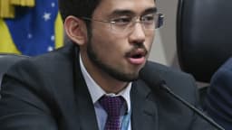 O deputado Kim Kataguiri durante audiência na Câmara dos Deputados