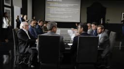 Reunião de transição entre governador e governador eleito, foto de arquivo que ilustra o rito de posse estadual