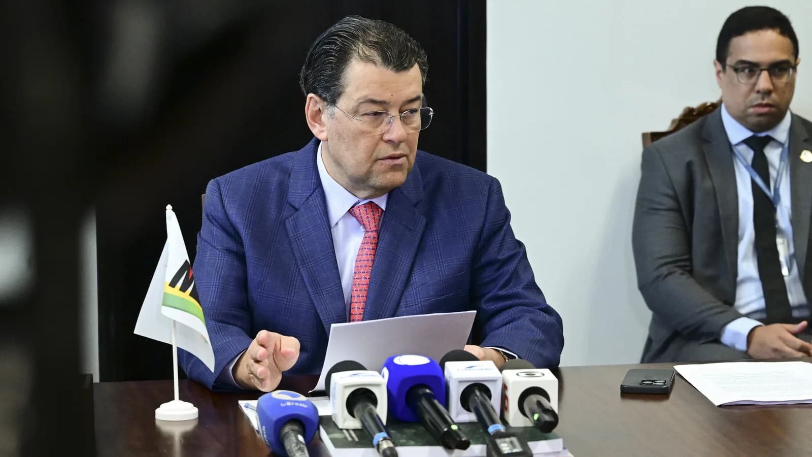 O senador Eduardo Braga (MDB-AM) fala à imprensa em entrevista coletiva