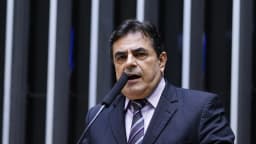Domingos Sávio discursa na tribuna da Câmara dos Deputados