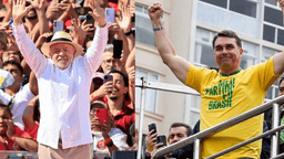 Lula e Flávio Bolsonaro acenam para apoiadores em atos de campanha das eleições 2026