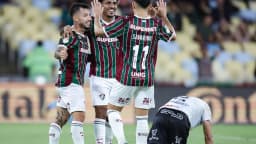 Jogadores do Fluminense comemoram gol em campo, em foto de arquivo