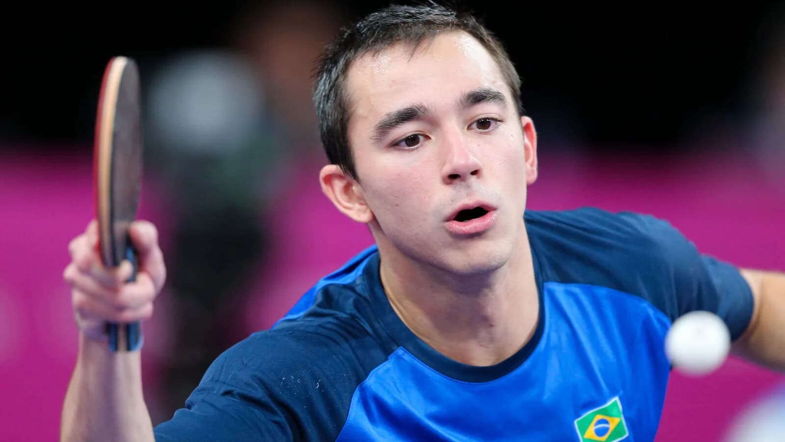 Hugo Calderano rebate a bola nos Jogos Pan-Americanos de Lima em 2019; foto de arquivo, não da partida em Macau.