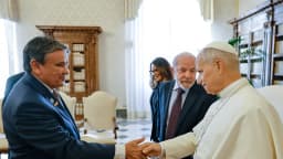 Papa Leão XIV durante encontro no Vaticano