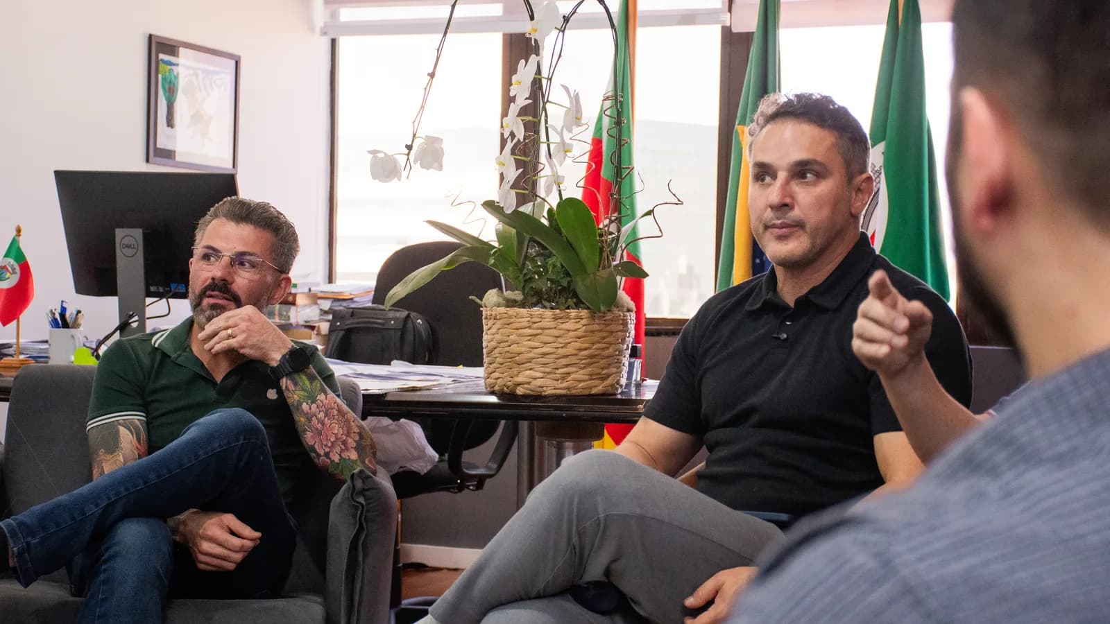 O deputado federal Luciano Zucco (PL), candidato ao governo do Rio Grande do Sul, em reunião de trabalho