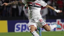 Luciano, atacante do São Paulo, em lance de jogo com a camisa do Tricolor (foto de arquivo)