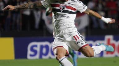 Luciano, atacante do São Paulo, em lance de jogo com a camisa do Tricolor (foto de arquivo)