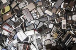 Placa de circuito eletrônico separada para reciclagem, material do tipo arrecadado na Copa do Descarte