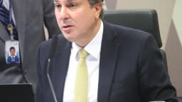 Senador Camilo Santana fala durante reunião deliberativa no Congresso