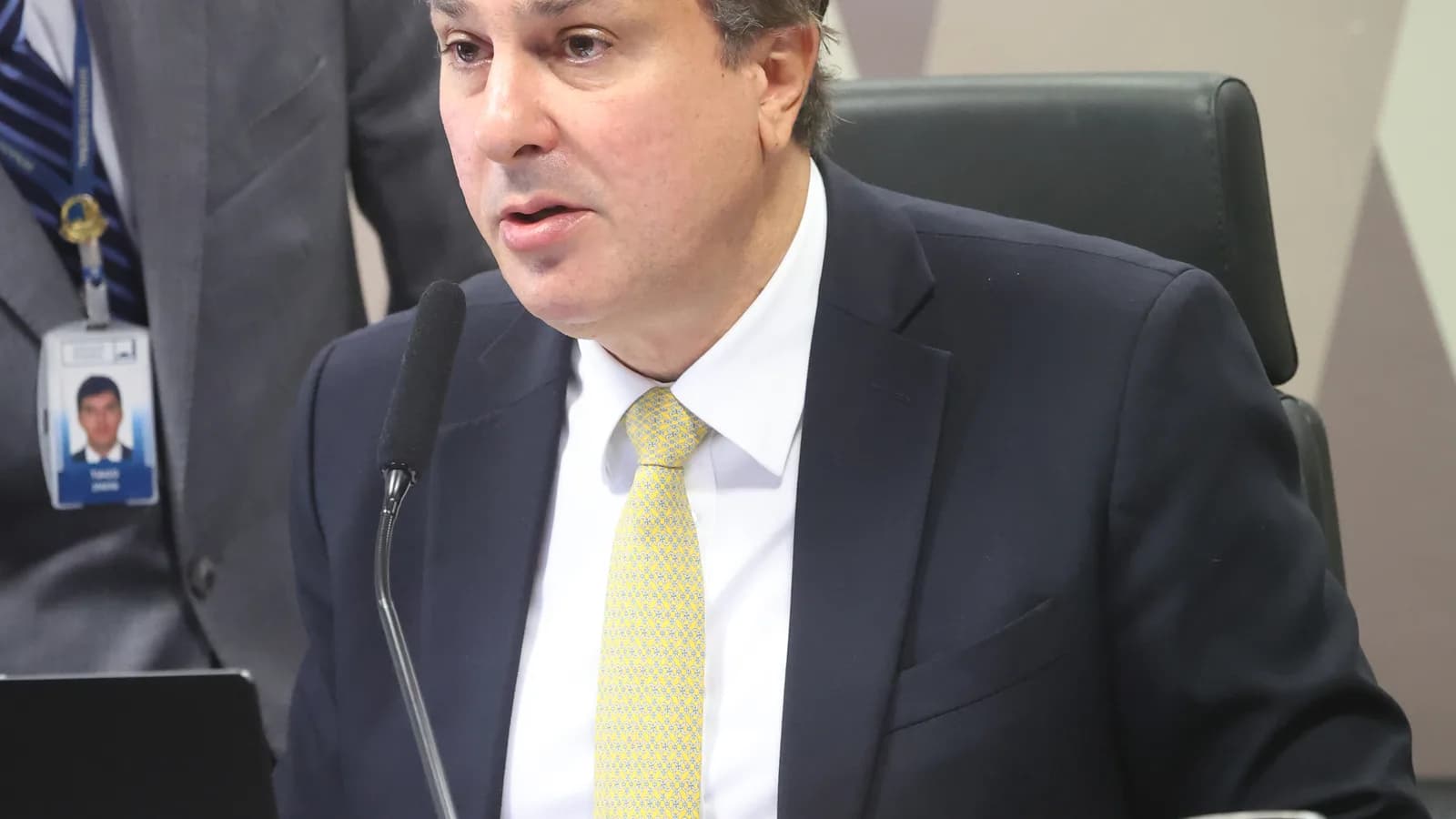 Senador Camilo Santana fala durante reunião deliberativa no Congresso