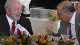 O presidente Luiz Inácio Lula da Silva sorri durante almoço oficial