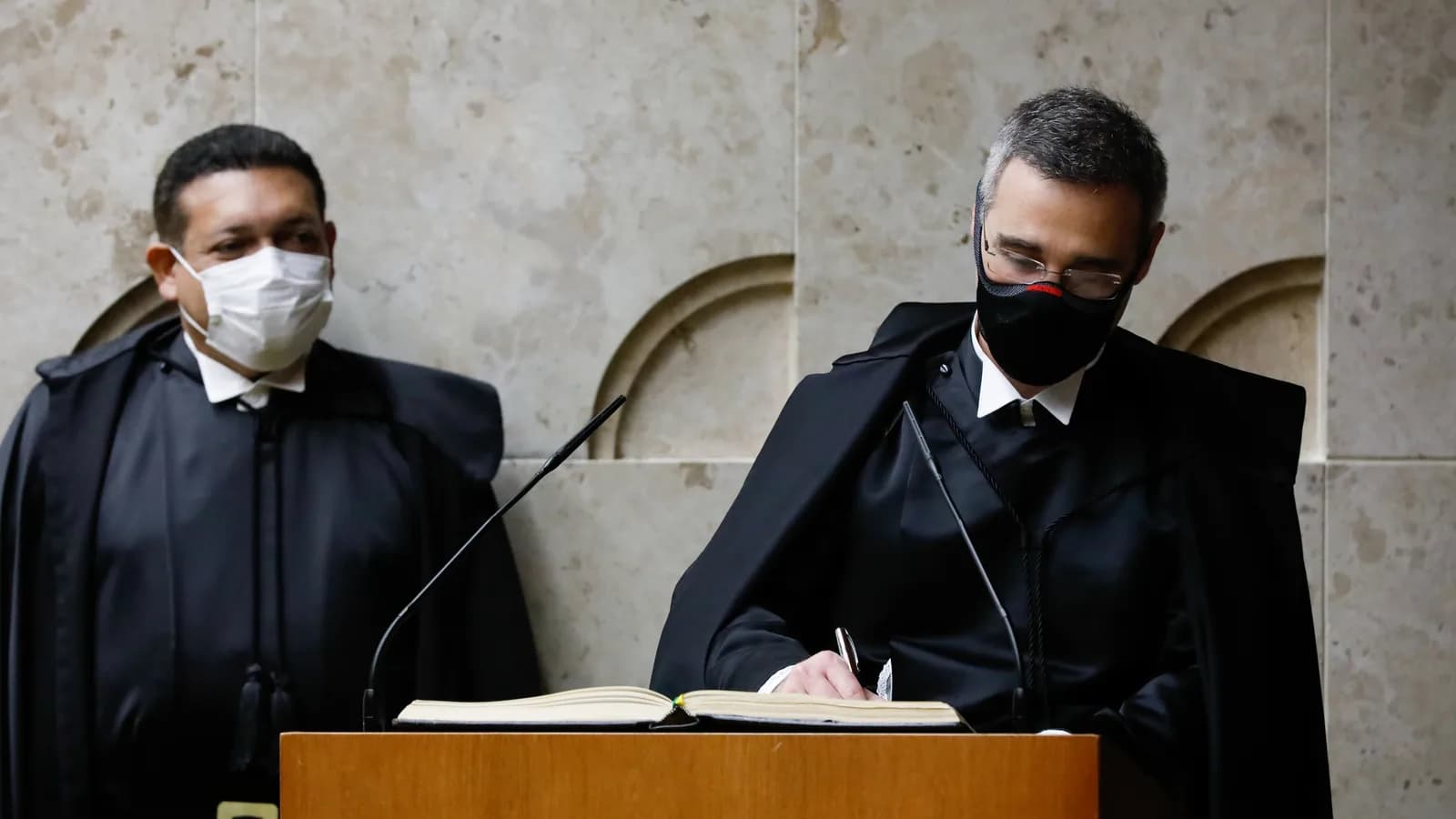 André Mendonça durante sessão solene de posse no Supremo Tribunal Federal