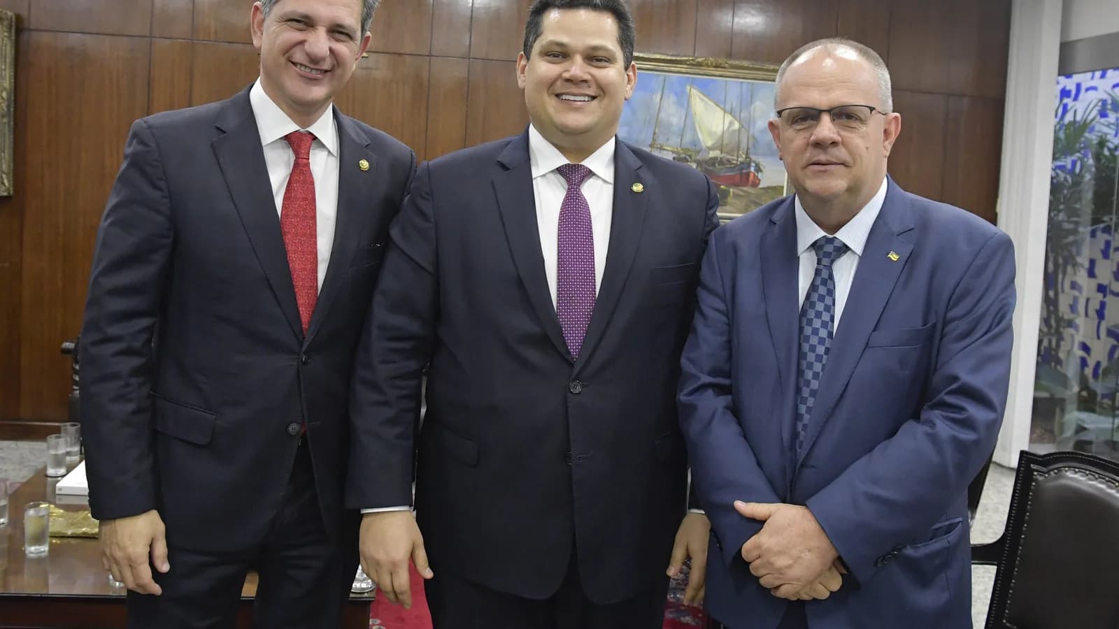 Senadores em reunião no Congresso Nacional