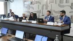 Sessão de comissão no plenário do Senado Federal