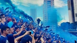 Torcida do Remo em festa nas arquibancadas, com fumaça azul, foto de arquivo