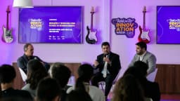 Painel sobre inovação e tecnologia com plateia no Rock in Rio Innovation Week, foto de arquivo
