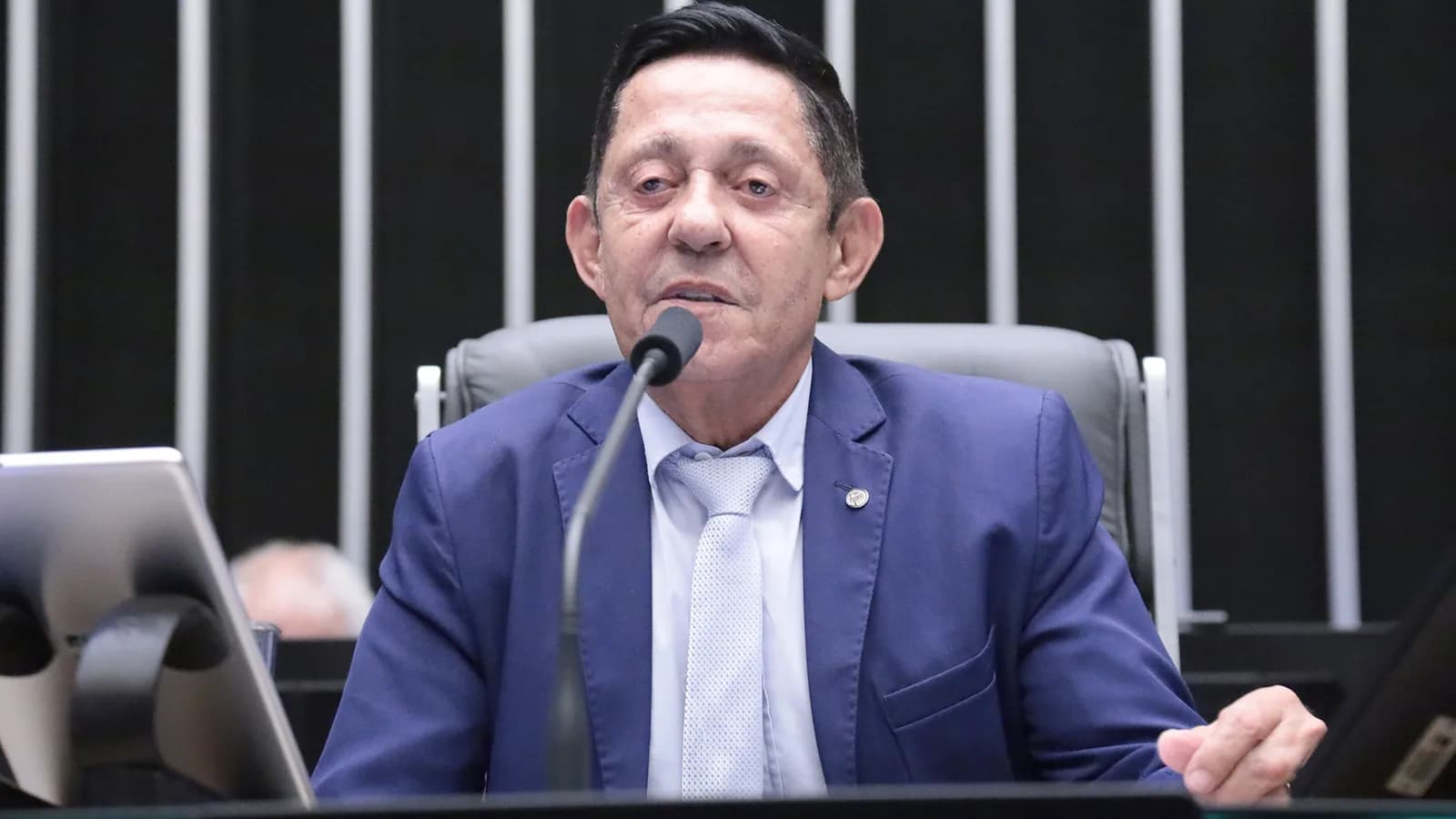 Deputado Ilacir Bicalho discursa no plenário da Câmara dos Deputados