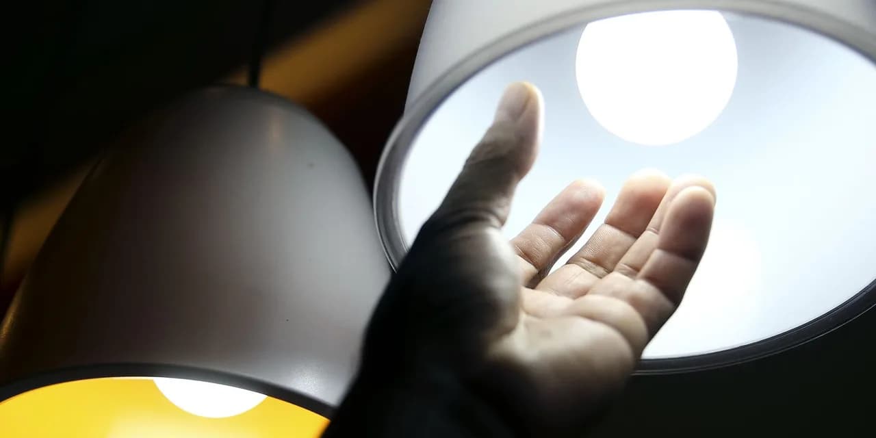 Conta de luz fica 10% mais cara em São Paulo — Assuntos: conta de luz, Aneel, Energia, Enel