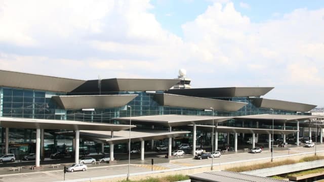 Fachada do Aeroporto Internacional de Guarulhos, em São Paulo